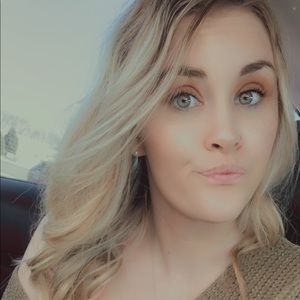 Meet your Posher, Alicia